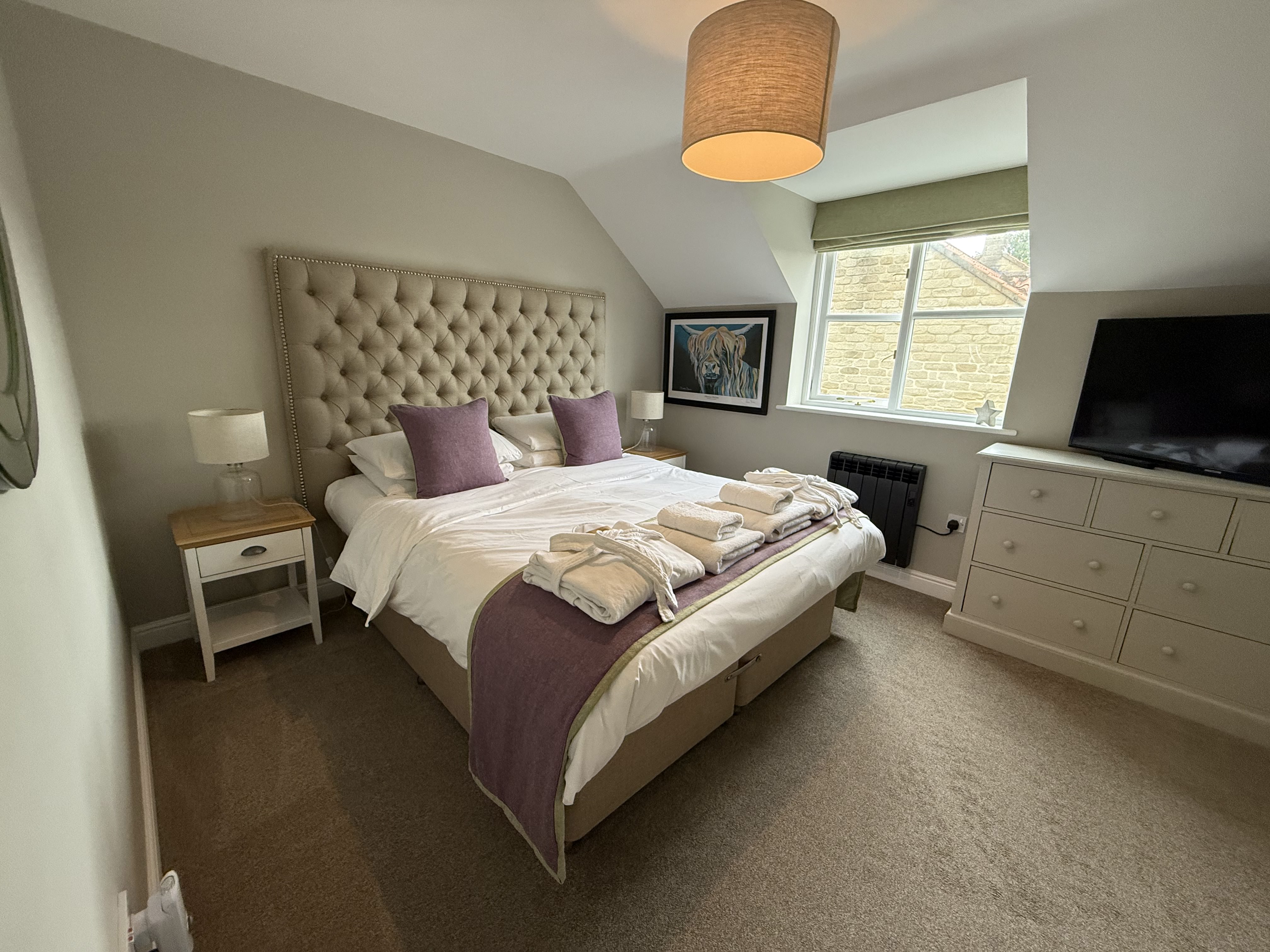 Main bedroom, king size bed